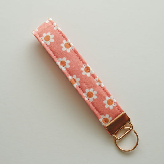 PINKPIN Boho Daisy Keychain Wristlet - Crochet Handwoven Key Holder, Green